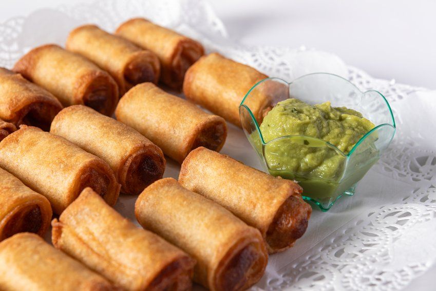 Nachos de Pollo, Cilantro y Guacamole
