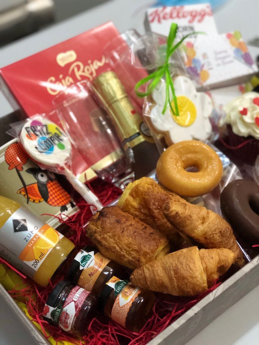 Cesta desayuno clásico