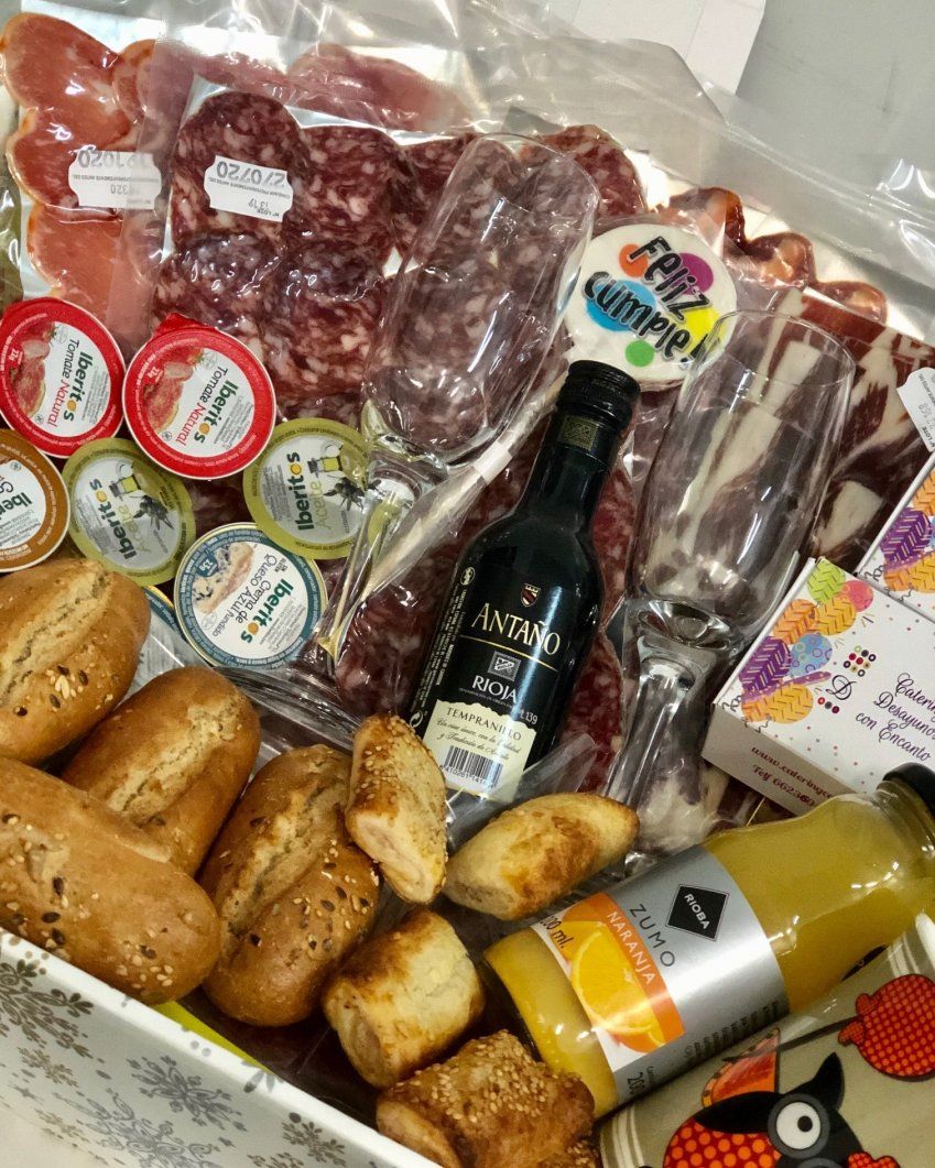 Cesta desayuno continental