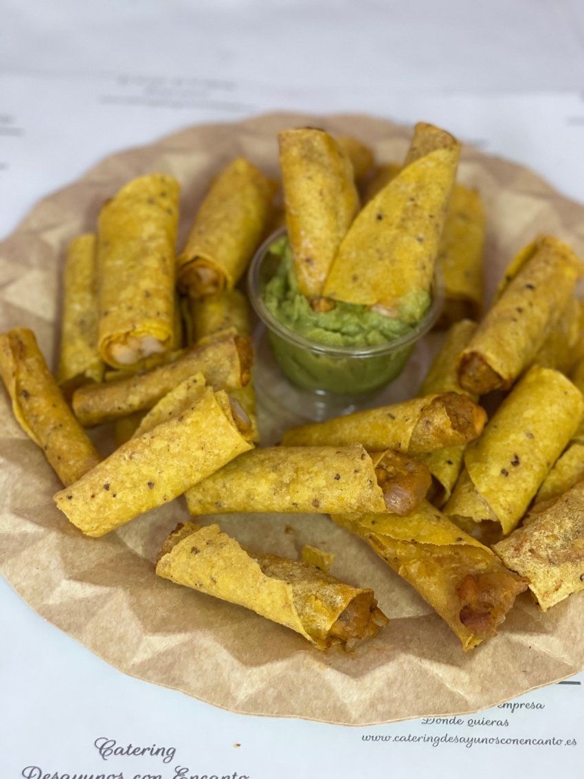 Nachos de Pollo, Cilantro y Guacamole