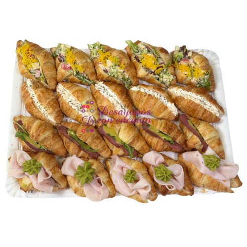 bandeja de croissants relleno