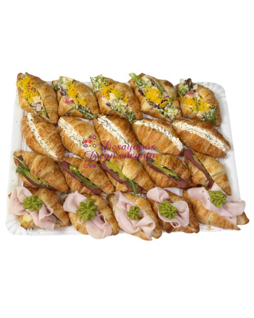 bandeja de croissants relleno