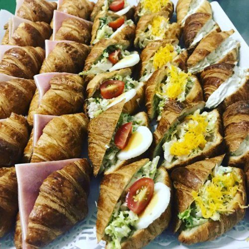 Bandeja de croissant rellenos